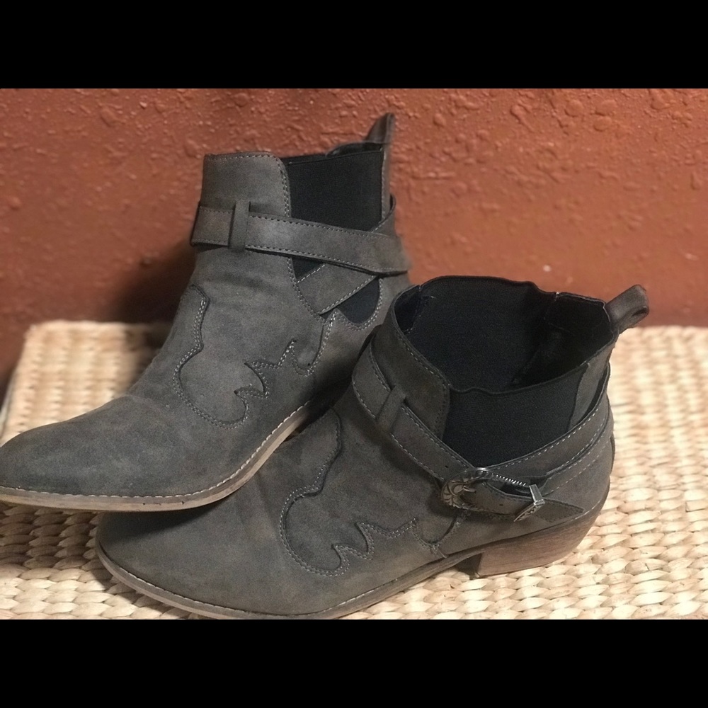 Grey boots